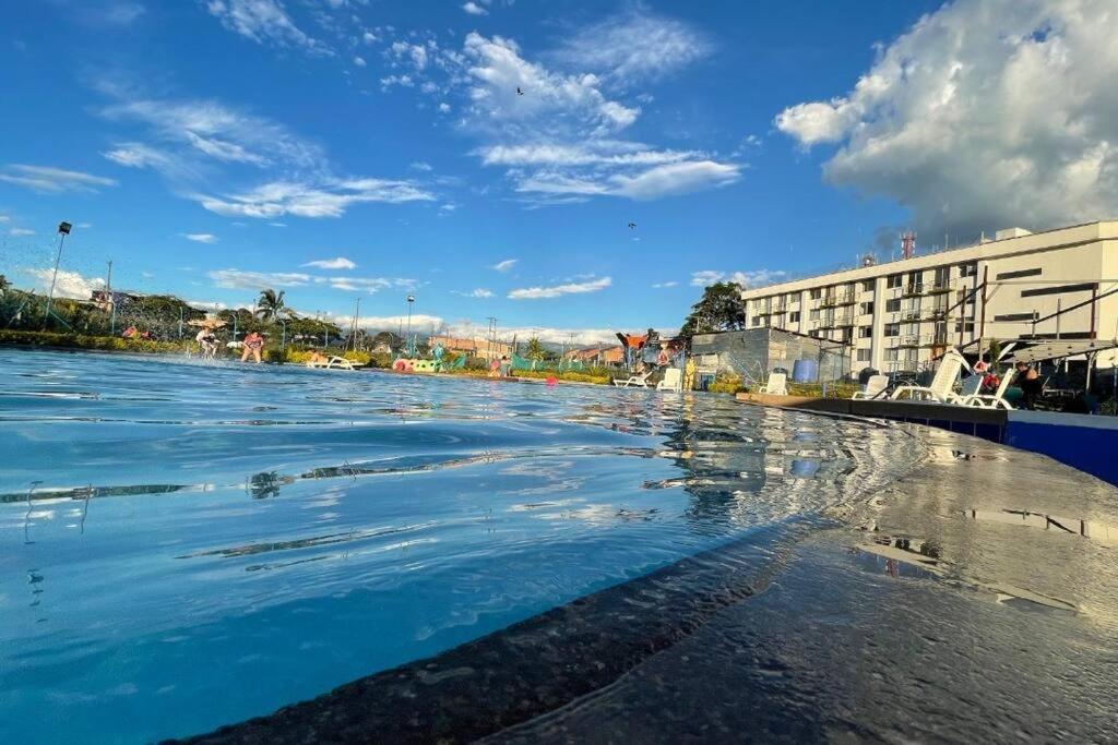 Apartamento Cerca Parque Del Cafe Con Piscina Montenegro Buitenkant foto