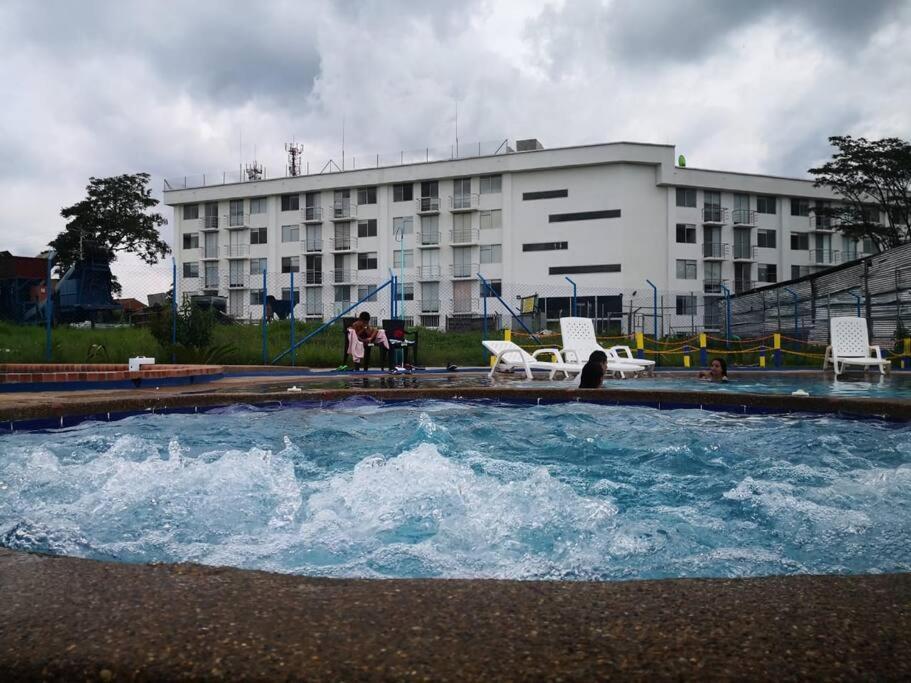 Apartamento Cerca Parque Del Cafe Con Piscina Montenegro Buitenkant foto