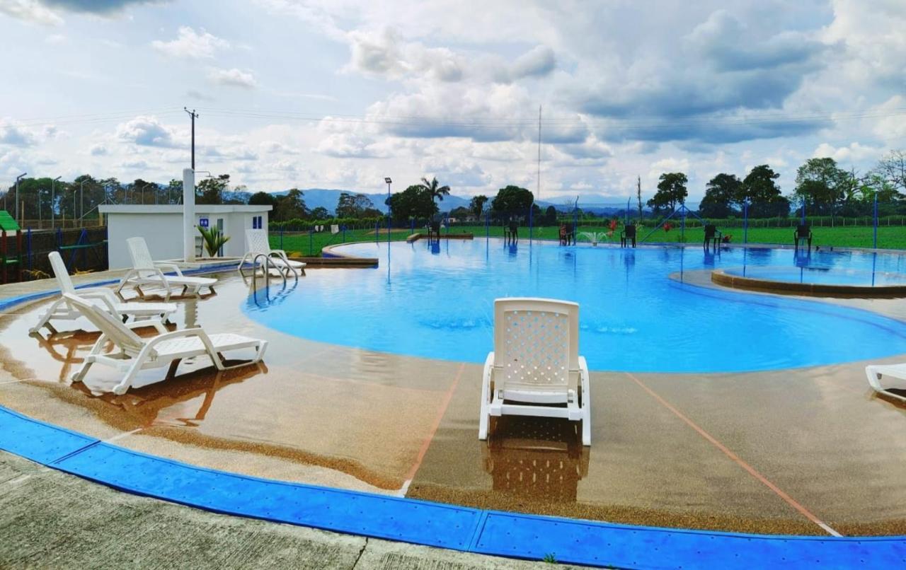 Apartamento Cerca Parque Del Cafe Con Piscina Montenegro Buitenkant foto