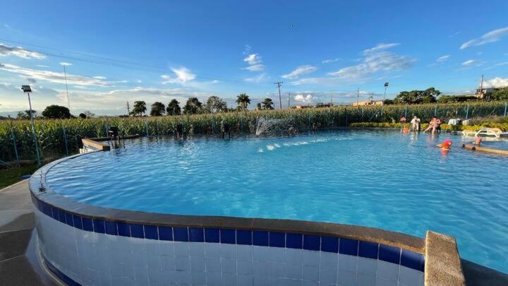 Apartamento Cerca Parque Del Cafe Con Piscina Montenegro Buitenkant foto