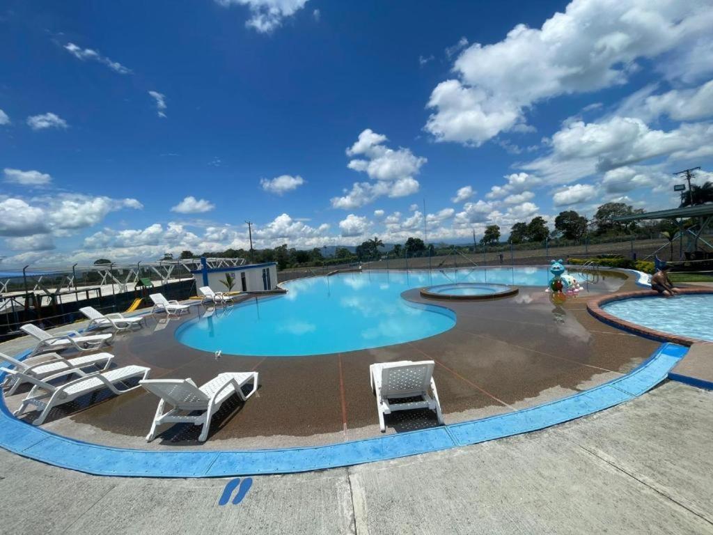 Apartamento Cerca Parque Del Cafe Con Piscina Montenegro Buitenkant foto
